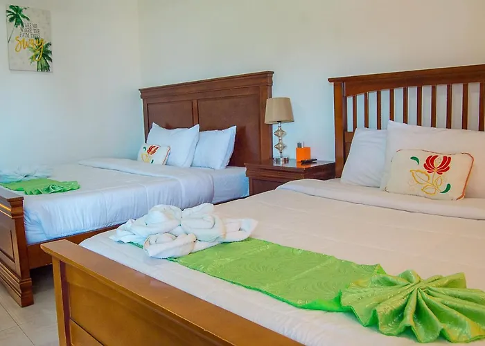 Tropics Hotel Moalboal