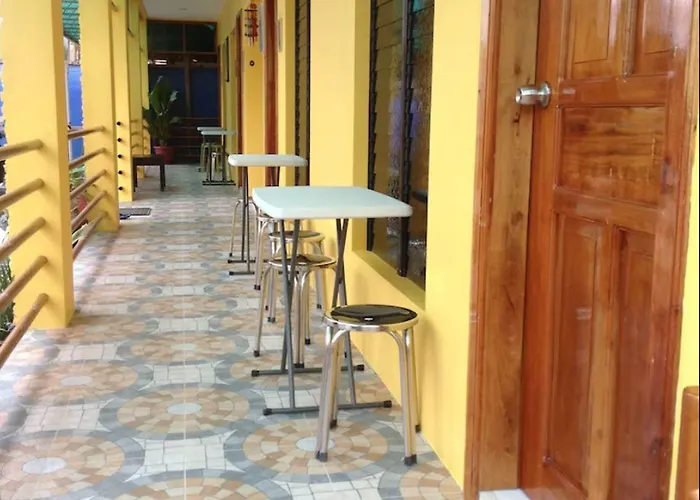 Tropics Hotel Moalboal