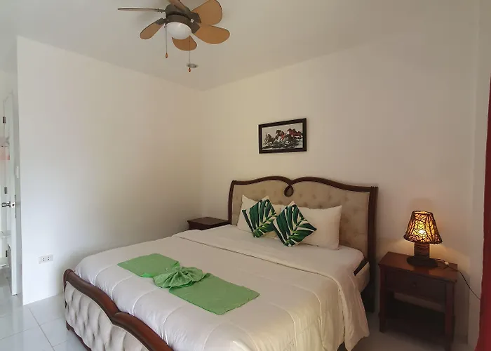 Hotel Tropics