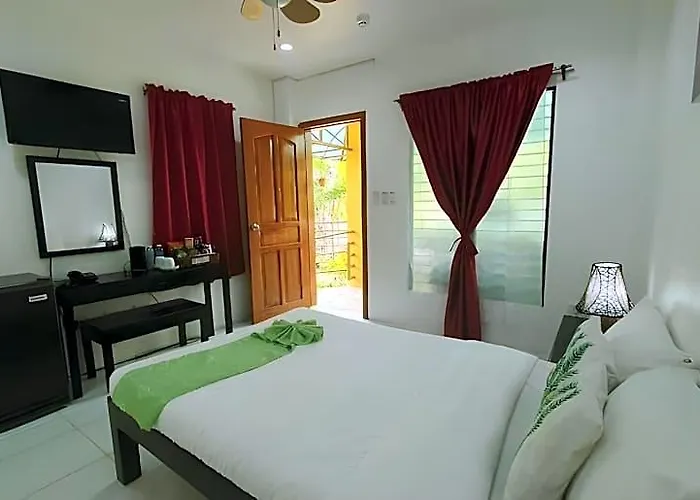 Tropics Hotel Moalboal
