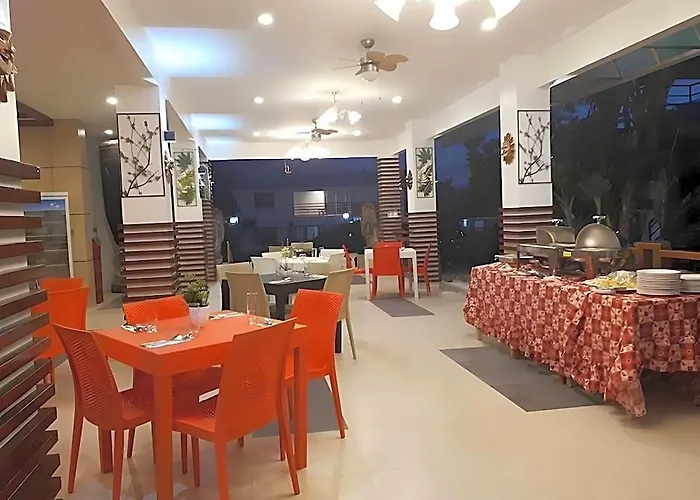 Tropics Hotel Moalboal